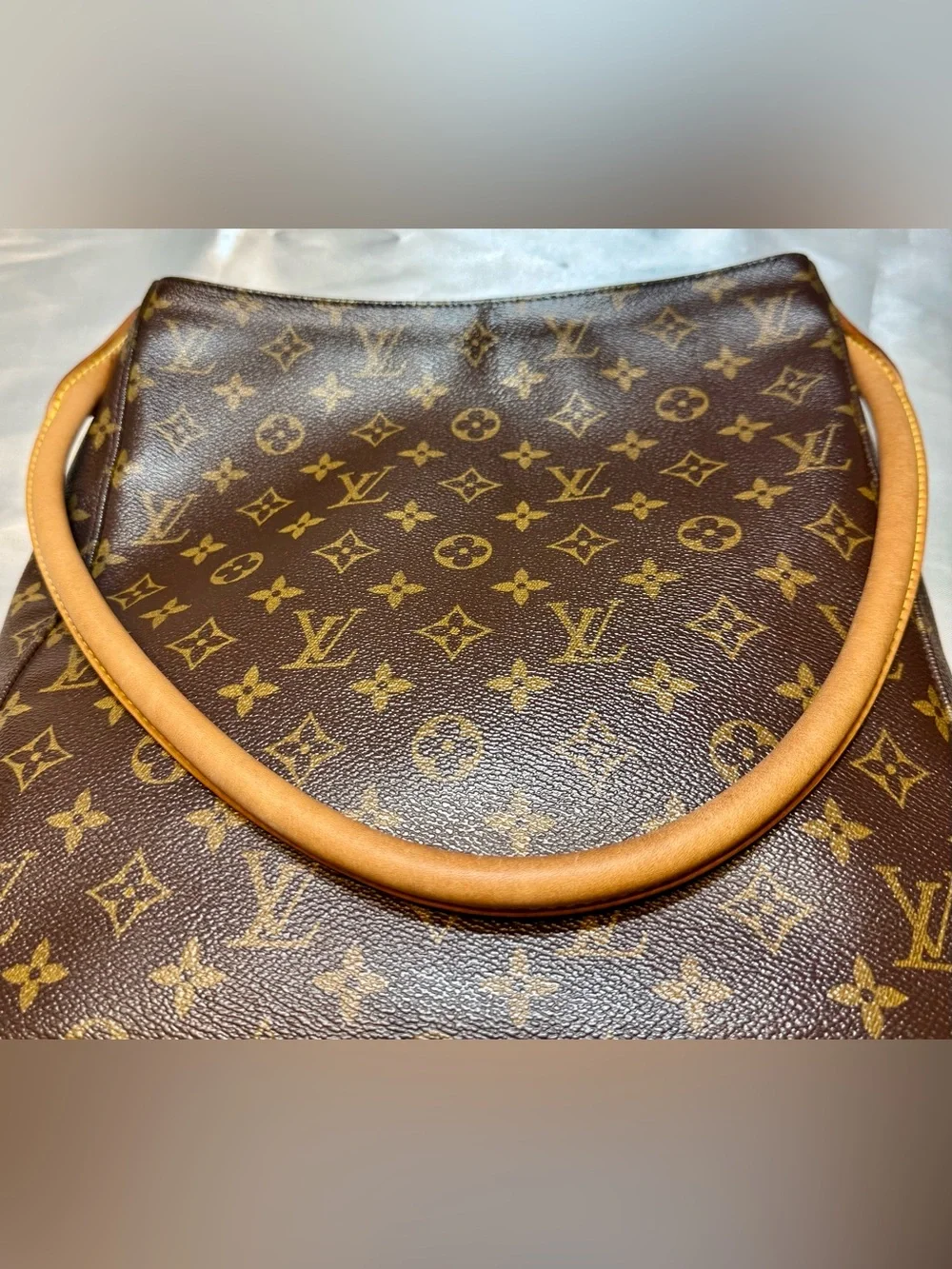 Louis Vuitton Looping MM – Monogram Canvas – Authenticated with LV Dustbag - Picture 10 of 15